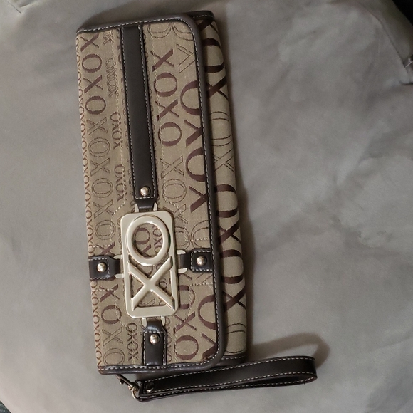 SALE‼️ XOXO clutch - Picture 1 of 6